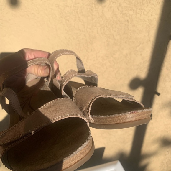 Abeo Biosystem tan leather sandals size 9N - Picture 9 of 15